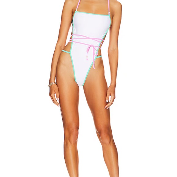 Living Life One Piece in White
Lovers and Friends swim Brand New with tags - Picture 2 of 6